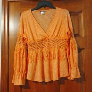 VENUS peach open weave v neck blouse M
